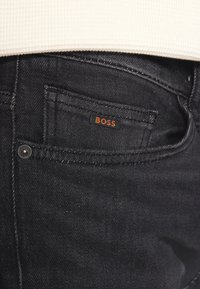BOSS Slim fit -farkut - black