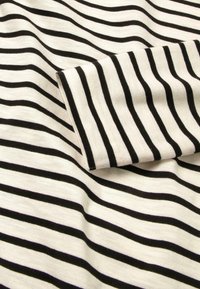 hessnatur STRIPED DRESS - Jerseykleid - schwarz