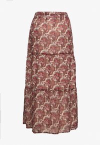 Gonna maxi con design a strati, caratterizzata da un motivo floreale in rosso, crema e marrone. Vita elasticizzata, tessuto leggero con una consistenza fluida.