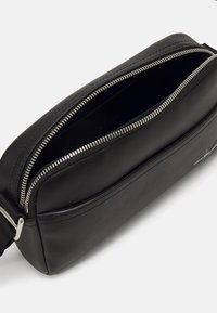 Calvin Klein Jeans MONOGRAM SOFT CAMERA BAG22 - Skulderveske - black