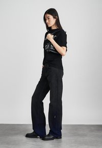 OFF-WHITE BIG LOGO BOOKISH CASUAL TEE - Tricou cu imprimeu - black/white