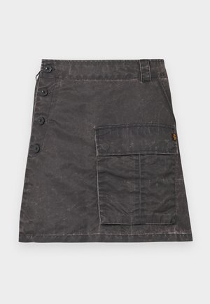 Grå kjol i texturerat tyg med knappstängning framtill och sidoficka. Har en subtilt sliten look och sydda detaljer.