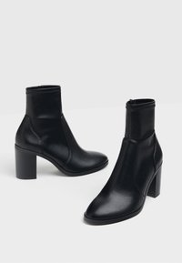Bershka Bottines à talons hauts - black