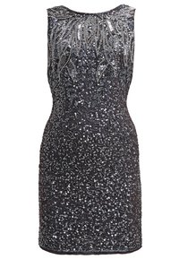 Robe de cocktail noire sans manches avec des motifs complexes en sequins et perles argentés aux formes tourbillonnantes et plumeuses.