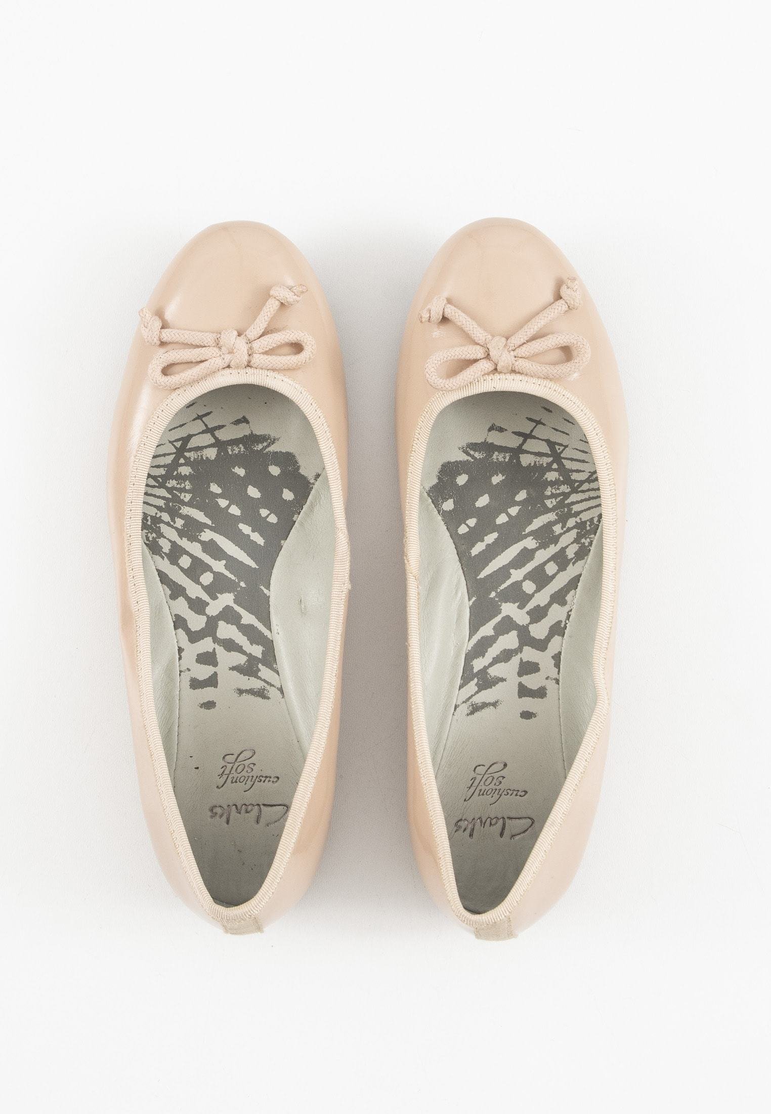 clarks pumps beige