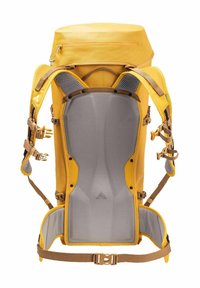 Zaino da trekking giallo con schienale imbottito, spallacci regolabili, dettagli in rete e numerose fibbie. Dispone di un compartimento superiore con chiusura a zip.