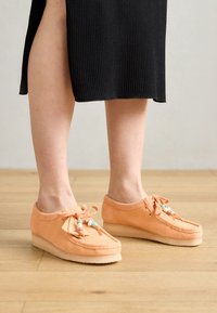 Unselected, pale peach