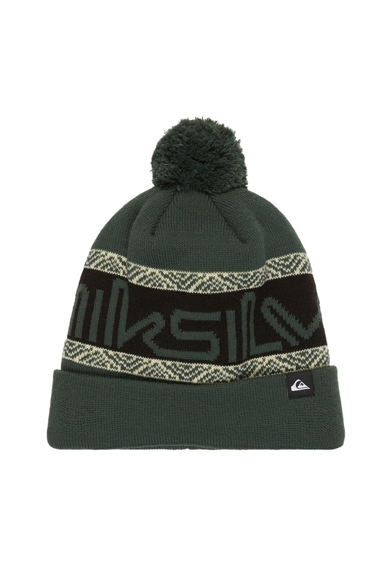 Gorro de punto verde oscuro con banda de patrón en negro y beige, pompón en la parte superior, puño doblado y un pequeño parche con el logotipo de la marca.