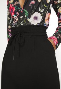 Vero Moda Minisukně - black