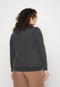 ONLY Carmakoma CARMIKO LIFE TIGER BOX - Camisola - black