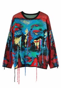 Pull en tricot coloré avec un motif de visage en rouge, bleu, vert et jaune, avec des détails en franges aux manches et à l'ourlet. Col en tissu côtelé noir.