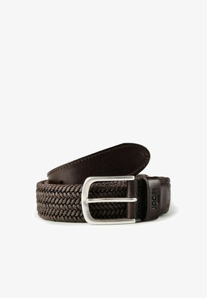 Dunkelbrauner geflochtener Ledergürtel mit silberner Metallschnalle und gestepptem Lederendenlasche mit eingeprägtem Markennamen "JOOP!"