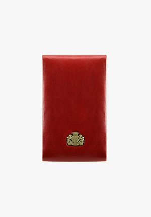 Portafoglio in pelle rossa con una texture liscia, dotato di un emblema dorato nella parte anteriore. Forma rettangolare con angoli arrotondati.