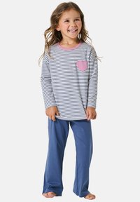 Gestreepte blouse met lange mouwen, roze halslijn en hartpatch, gecombineerd met blauwe katoenen broek. Comfortabele pasvorm, casual ontwerp voor kinderen.