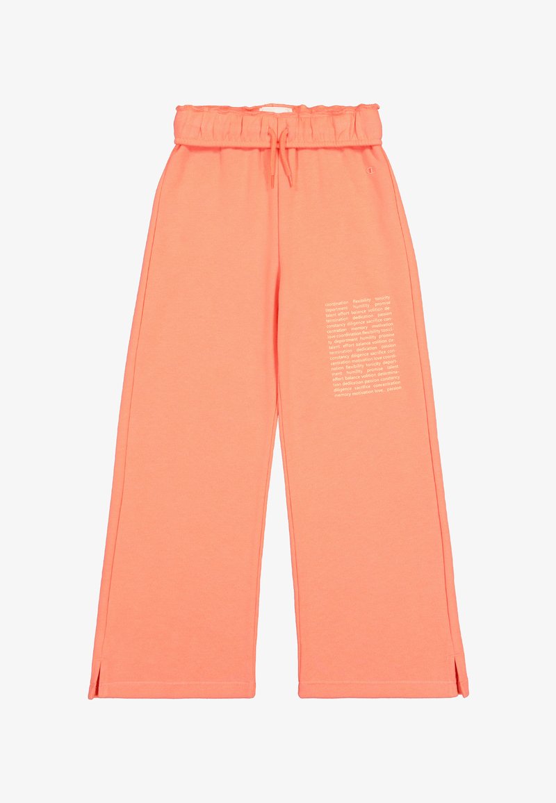 Różowe dresy z szerokimi nogawkami, elastycznym paskiem i sznurkiem do ściągania. Posiadają biały nadrukowany detal z tekstem po lewej stronie. Materiał z domieszką bawełny.