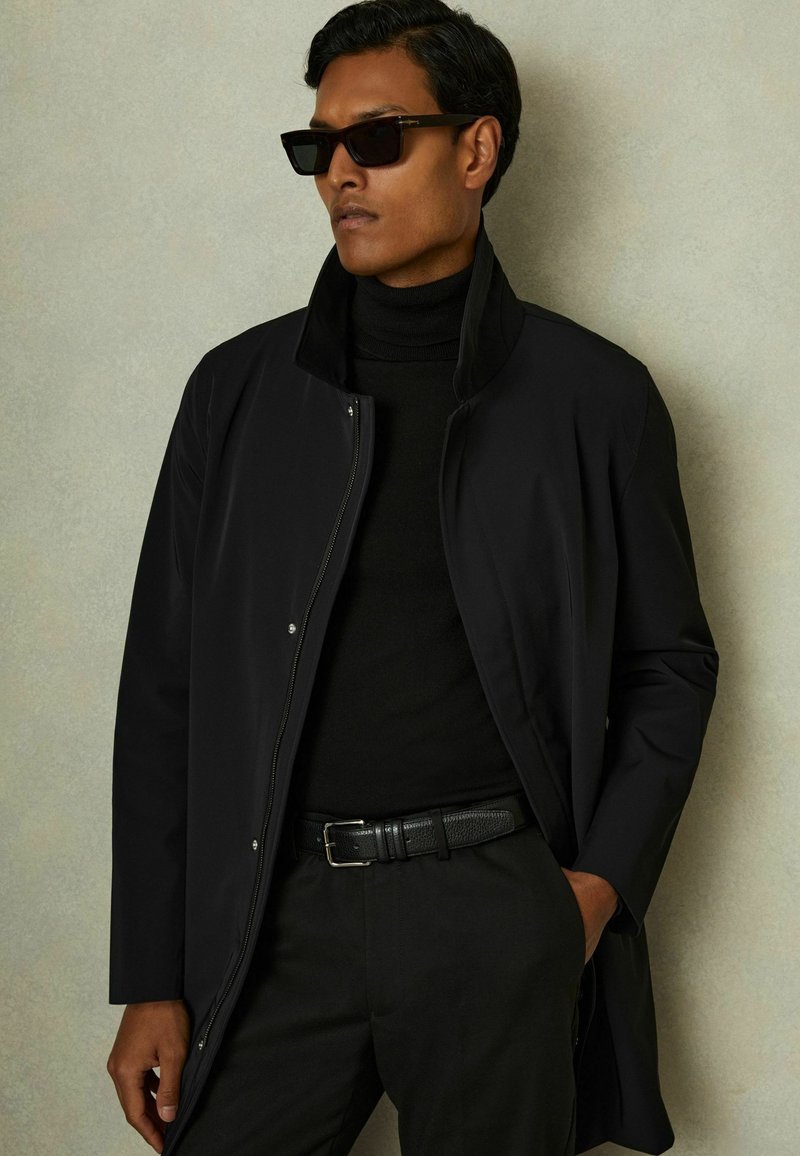 Reiss REGULAR FIT - LOGAN HYBRID REMOVABLE NECK - Geacă - black