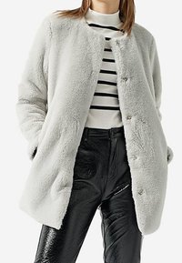 Stradivarius Abrigo corto - grey