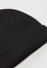 Davida Cashmere Gorro - black