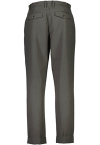 Pantalons gris avec un design à jambe droite, dotés de deux poches arrière avec fermetures à pression et de chevilles retroussées. Texture de tissu lisse.