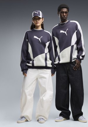 Puma, T7 RELAXED KNIT SWEATER UNISEX - Striktrøje - inky depths-créme de mint