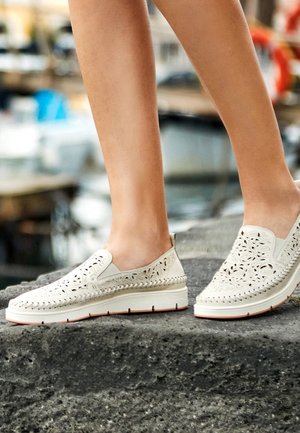 Pikolinos TENERIFE - Zapatos sin cordones - white