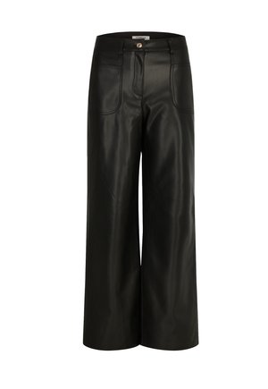 Pantaloni neri a gamba larga in pelle liscia, dotati di due tasche anteriori e chiusura a bottone in vita. Design semplice ed elegante.