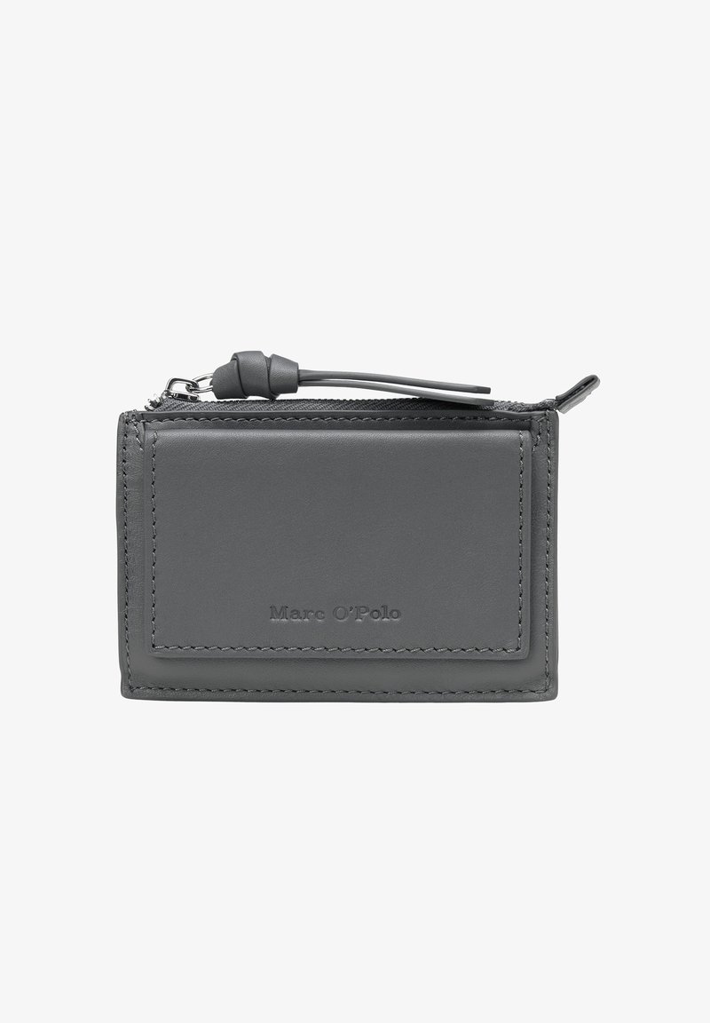 Porte-cartes en cuir gris avec bords surpiqués, poche avant, fermeture éclair et un anneau en cuir pour la tirette.