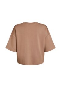 Pruun, lühikeste varrukatega, lühikese pikkusega t-särk, mis on valmistatud pehmest materjalist. Omab ümmargust kaelust ja laiu, vabalt rippuvaid varrukaid koos lihtsa disainiga.