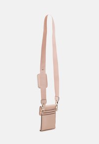 Guess LATONA FLAP CHIT CHAT SET - Mobilcover - light peach
