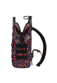 Blumenmuster-Rucksack mit schwarzem Hintergrund, der bunte Blumen, schwarze Nylongurte und metallische Reißverschlüsse aufweist. Enthält mehrere Fächer.