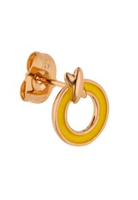 Aranyszínű fülbevaló, kör alakú kialakítással, sárga belső gyűrűvel és polírozott arany díszítéssel. Texturált hátlap a biztos tartás érdekében.