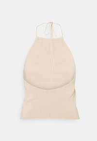 Top halter de punto beige con la espalda al aire, tirantes ajustables y diseño ajustado. Textura suave y estilo minimalista.