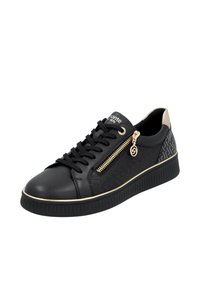 Baskets noires en cuir lisse avec des côtés à motifs. Présentent une fermeture éclair dorée, des accents dorés et une semelle texturée noire. Design à lacets pour un ajustement sécurisé.