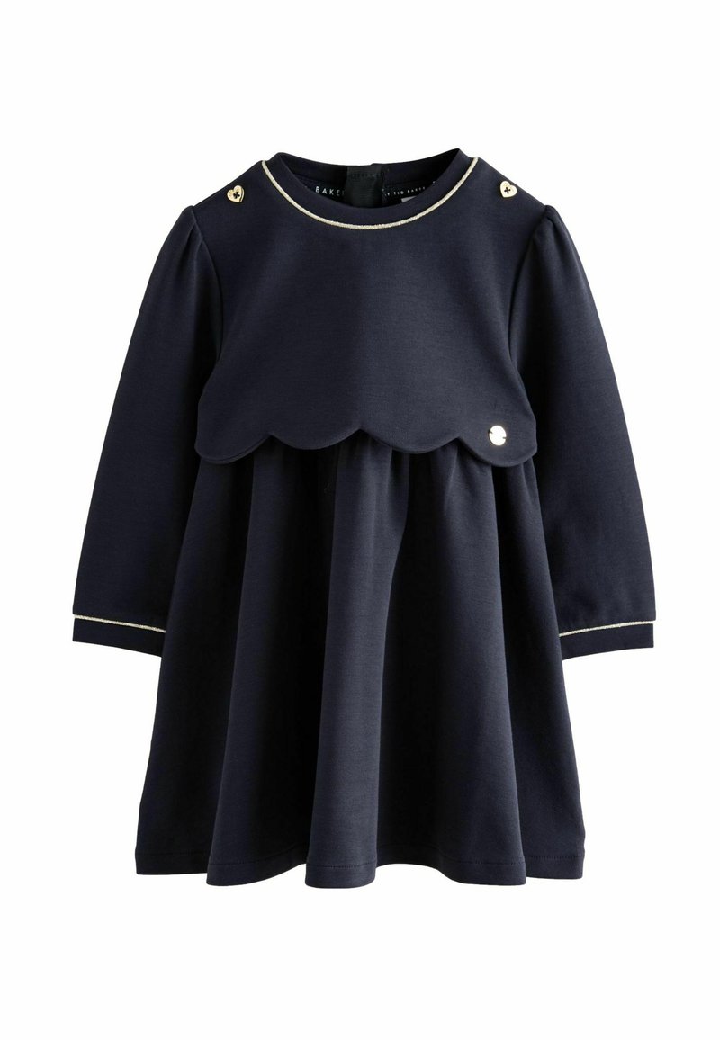 Langarmige jurk in navy katoen, met een golvende overlay en gouden accenten op de schouders. Zachte textuur met een uitlopende rok.