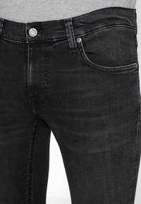 Nudie Jeans Vaqueros pitillo - black denim