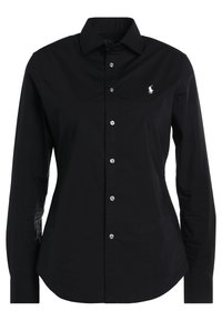 Svart långärmad skjorta med knappar och krage, vit Polo Ralph Lauren-logotyp på vänster bröst och vita knappar nedfällda fram.