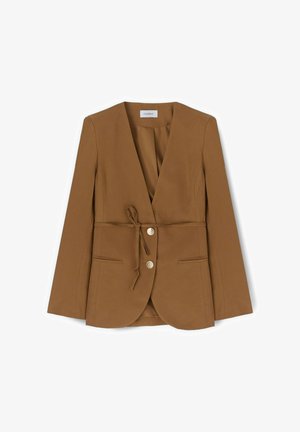 Brauner, maßgeschneiderter Blazer mit langen Ärmeln, tiefem V-Ausschnitt, zwei vorderen Taschen, Knopfverschluss und passendem Taillengürtel.