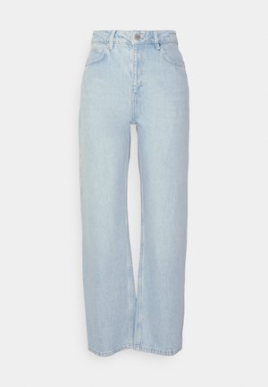 Jean en denim bleu clair à taille haute, silhouette ample, légère décoloration, conception à cinq poches et accents en métal argenté.