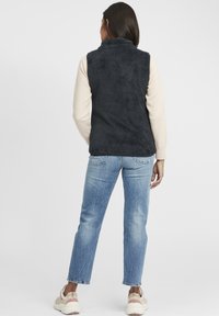 Oxmo OXTHERI - Veste sans manches - insignia b