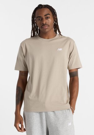 New Balance ESSENTIALS - Basic T-shirt - arid stone