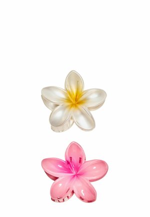 Deux barrettes florales : une barrette blanche translucide avec un centre jaune et une barrette rose avec un centre rose plus foncé, toutes deux en forme de fleurs.