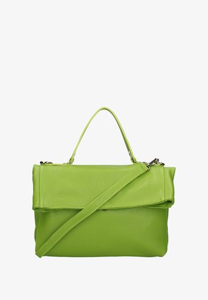 Sac à main en cuir vert avec une finition texturée, doté d'une poignée supérieure et d'une bandoulière amovible, ainsi qu'un rabat sans matériel visible.