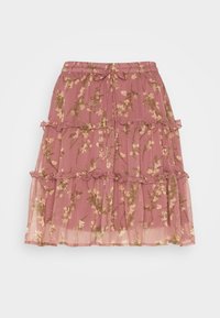 Jupe rose à volants avec imprimé floral, détails froncés et taille à cordon, présentée sur un fond blanc.