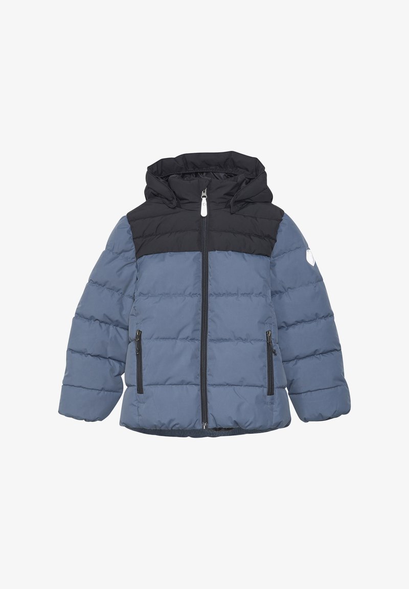 Modrá a čierna prešívaná bunda s kapucňou, so zipsom, dvoma bočnými vreckami a horizontálnym stehom pre zvýraznenie textúry.