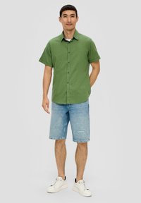 s.Oliver MIT CHAMBRAY DETAILS - Overhemd - bambusgrün