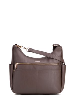 Bolso de hombro de cuero marrón oscuro con bolsillo delantero con cremallera, bolsillos laterales y correa ajustable, mostrado sobre fondo blanco.