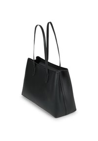 Μαύρη δερμάτινη τσάντα tote με δύο μακριά λεπτά λουριά ώμου, δομημένο ορθογώνιο σχήμα και ανοιχτό πάνω μέρος, σε λευκό φόντο.