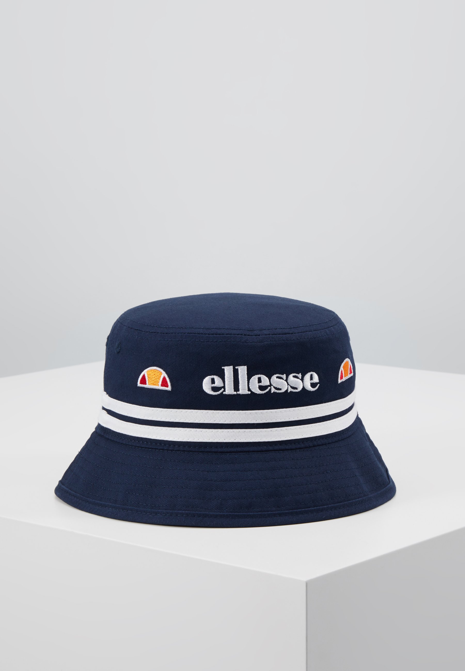 vissershoedje ellesse