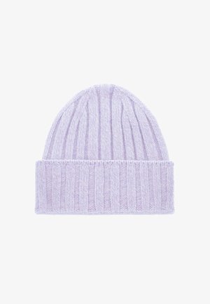 Berretto lavorato a maglia di colore viola chiaro con design a coste e risvolto. Tessuto morbido con dettagli di cucitura visibili su tutta la superficie.