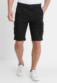 Shorts cargo noirs en tissu léger, dotés de plusieurs poches latérales, d'une coupe régulière et d'une taille plate avec une ceinture.